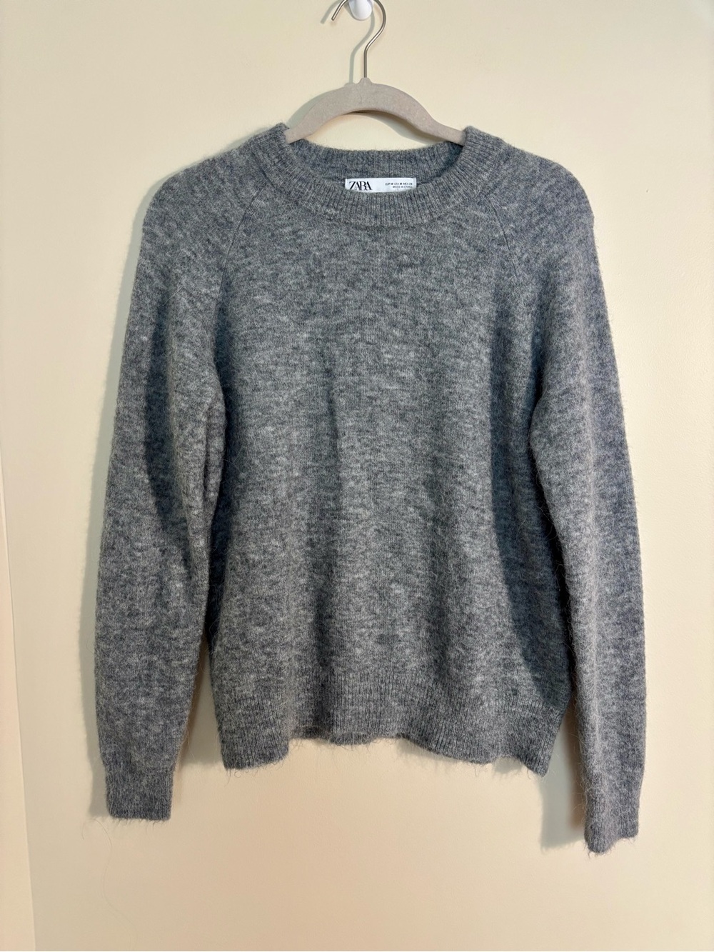 Zara Women's Soft Fuzzy Heather Gray Classic Pullover Crewneck Sweater Medium